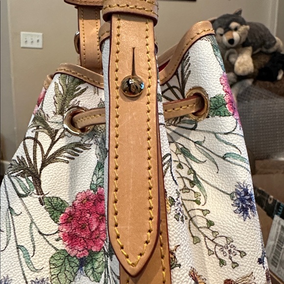 Floral Print Bucket Bag New with tags πβ₯οΈπ¦π¦πΎππππΈππΊ - Picture 10 of 17